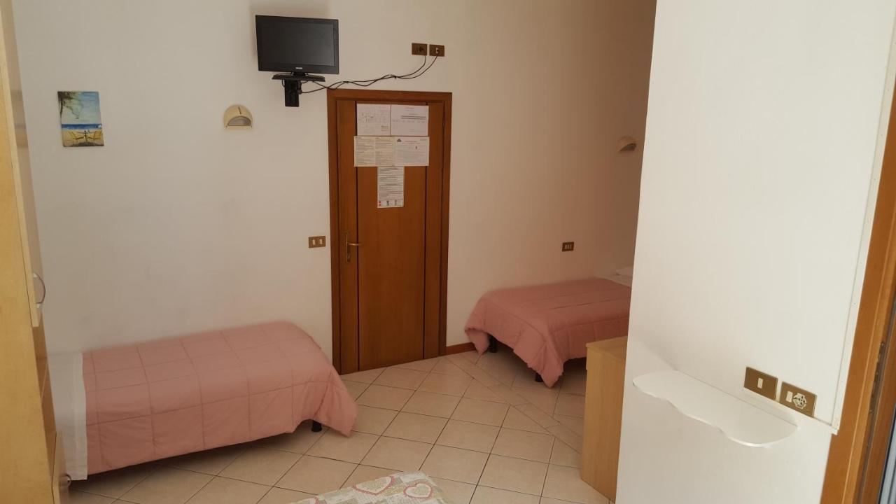 Hotel Canova Лидо ди Йезоло Екстериор снимка