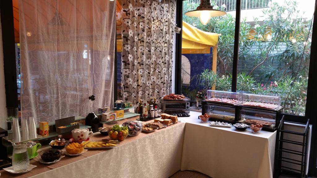 Hotel Canova Лидо ди Йезоло Екстериор снимка