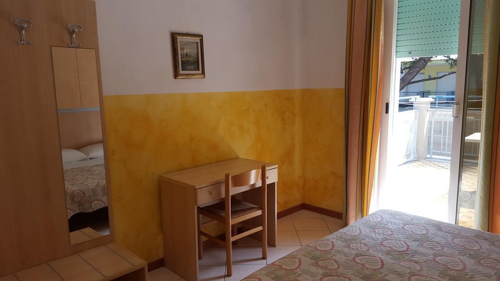 Hotel Canova Лидо ди Йезоло Екстериор снимка