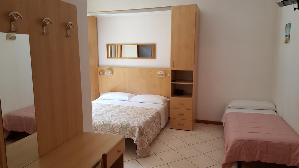 Hotel Canova Лидо ди Йезоло Екстериор снимка